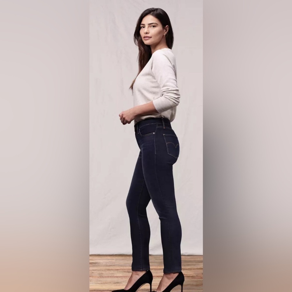 Levi’s 311 Shaping Jeans